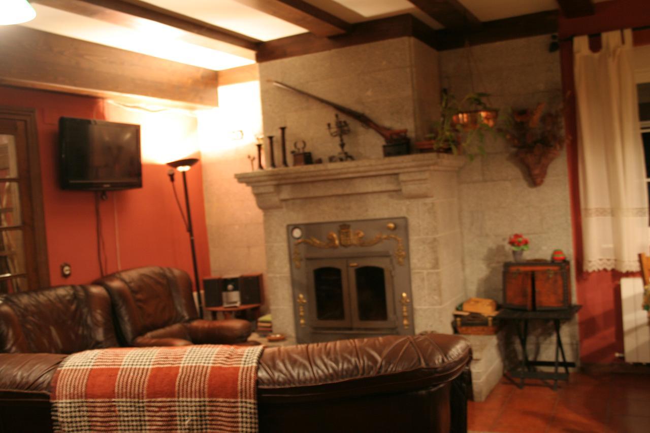 Maison d'hôtes La Casona De Collado à Hoyos del Collado Extérieur photo